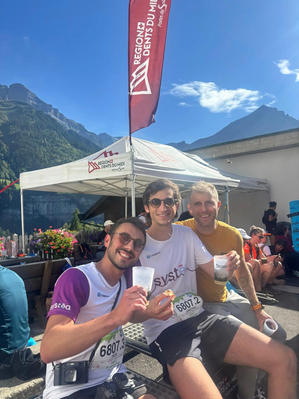 Trois coureurs Systea trinquent après la course