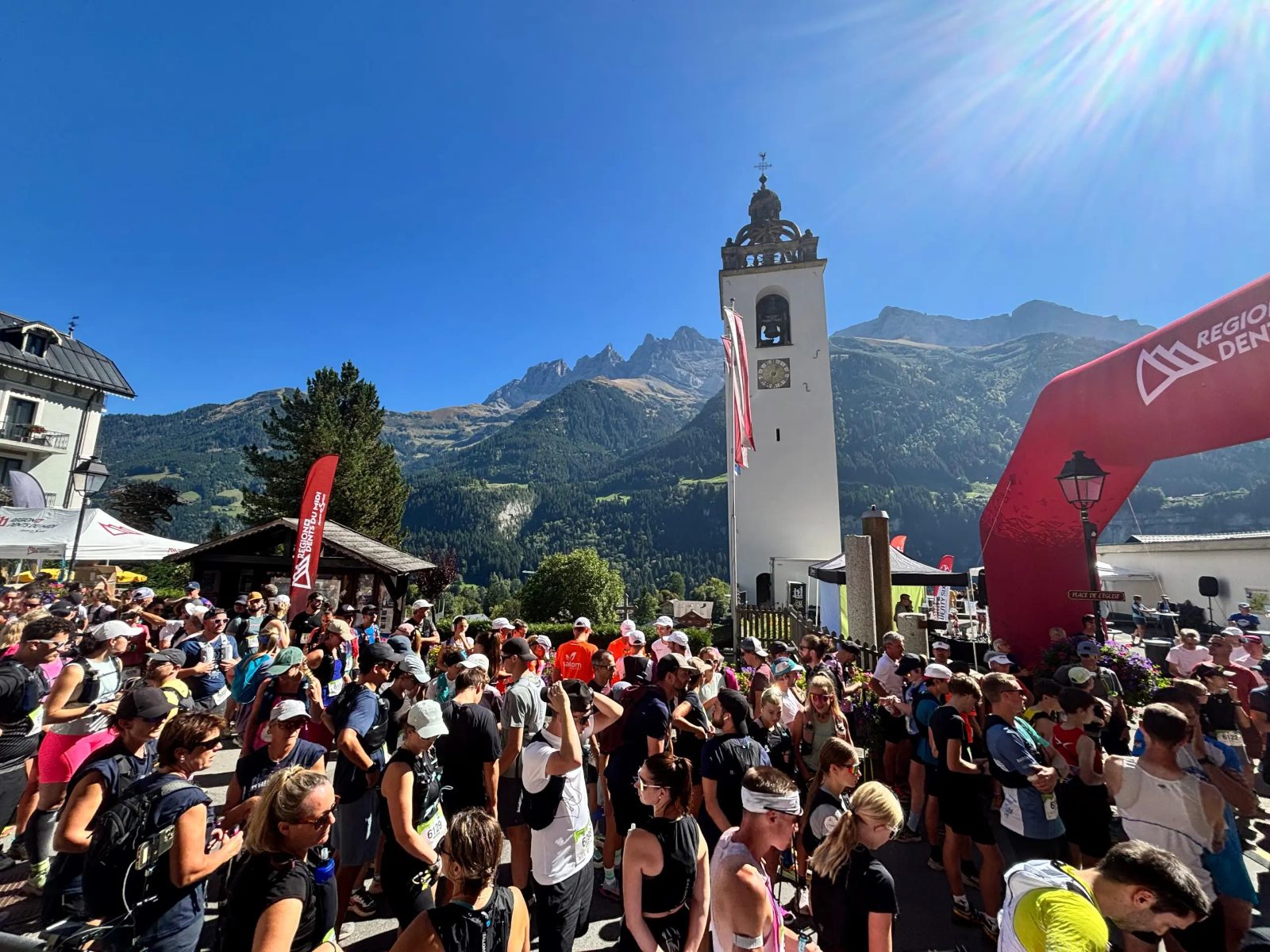 Le départ sur la place du village de Champéry